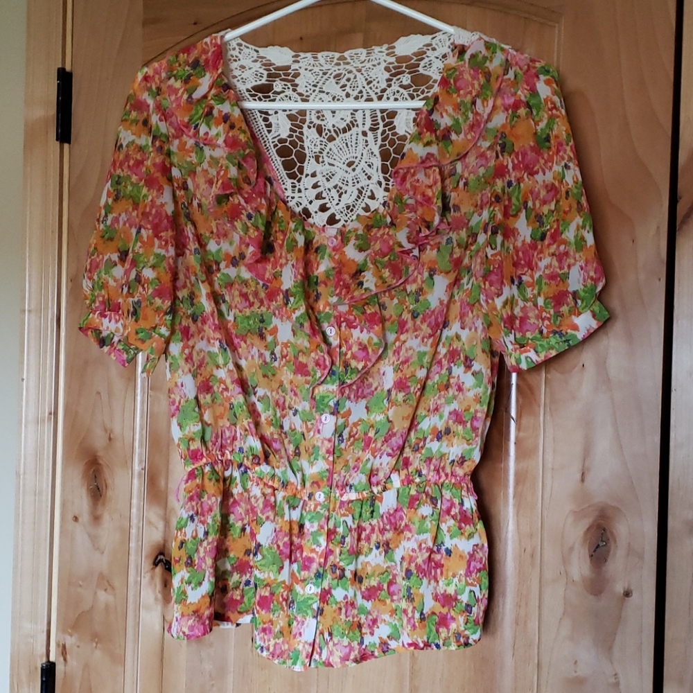 New Button up flower top with knit lace back - NWOT
